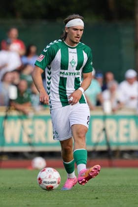 Noah Weißbach (SV Werder Bremen II, 25) am Ball, Freisteller, Einzelbild, Ganzkörper, Aktion, Action, Spielszene, 31.07.2026, Bremen (Deutschland), Fussball, Regionalliga Nord, SV Werder Bremen II - VfB Oldenburg