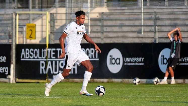 Yannick Osee (SVS, 13), am Ball, Freisteller, Ganzkörper, Einzelbild, Einzelfoto, Aktion, Action, 31.07.2026, Sandhausen (Deutschland), Fussball, bfv-Verbandspokal, 3. Runde, SV Sandhausen - TSG 1862 09 Weinheim