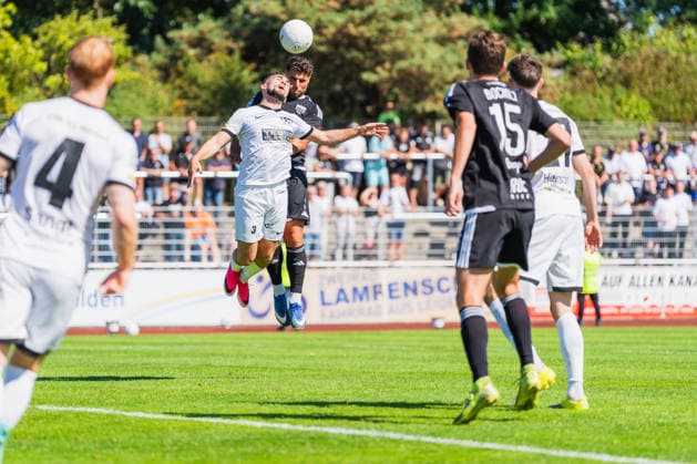 Arton Tolaj (VFB Hilden, 03) und Malek Fakhro (1. FC Bocholt, 09) beim Kopfballduell VFB Hilden vs. 1. FC Bocholt, Fussball, Regionalliga-West, 01.Spieltag, Saison 2026 27, 01.08.2026, VFB Hilden vs. 1. FC Bocholt, Fussball, Regionalliga-West, 01.Spieltag, Saison 2026 27, 01.08.2026 Hilden Copyright: xEibner-Pressefoto LukasxBaldygax EP_LBA