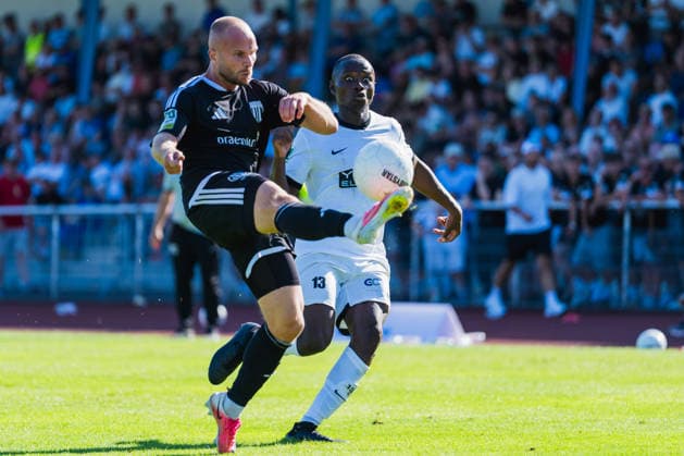 Patrick Kurzen (1. FC Bocholt, 07) spitzelt Mohamed Cisse (VFB Hilden, 13) den Ball weg der grosse Augen macht VFB Hilden vs. 1. FC Bocholt, Fussball, Regionalliga-West, 01.Spieltag, Saison 2026 27, 01.08.2026, VFB Hilden vs. 1. FC Bocholt, Fussball, Regionalliga-West, 01.Spieltag, Saison 2026 27, 01.08.2026 Hilden Copyright: xEibner-Pressefoto LukasxBaldygax EP_LBA