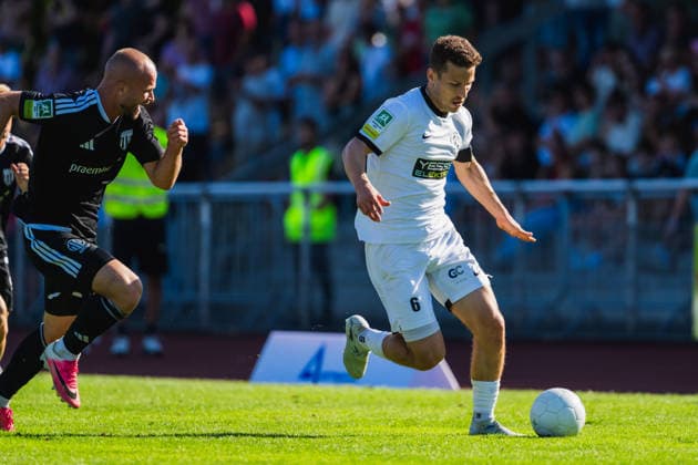 Patrick Kurzen (1. FC Bocholt, 07) jagt Maximilian Wagener (VFB Hilden, 06) der den Ball hat VFB Hilden vs. 1. FC Bocholt, Fussball, Regionalliga-West, 01.Spieltag, Saison 2026 27, 01.08.2026, VFB Hilden vs. 1. FC Bocholt, Fussball, Regionalliga-West, 01.Spieltag, Saison 2026 27, 01.08.2026 Hilden Copyright: xEibner-Pressefoto LukasxBaldygax EP_LBA
