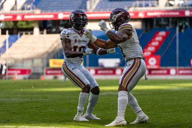Harlan Kwofie (Rhein Fire, 10) und Jonathan Scott (Rhein Fire, 11) feiern den Punktgewinn, GER Rhein Fire vs. Alpine Rams, American Football, AFLE, Saison 2026, 01.08.2026 GER Rhein Fire vs. Alpine Rams, American Football, AFLE, Saison 2026, 01.08.2026 Duisburg Copyright: xEibner-Pressefoto FabianxFriesex EP_FFE