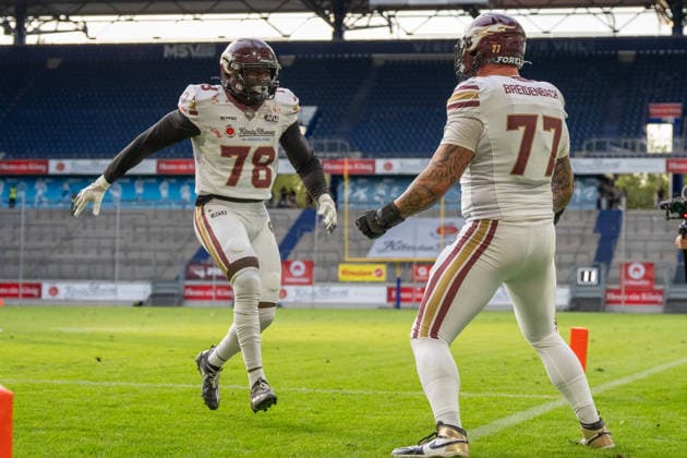 Punkte fuer Yasir Raji (Rhein Fire, 78) und Sven Breidenbach (Rhein Fire, 77), GER Rhein Fire vs. Alpine Rams, American Football, AFLE, Saison 2026, 01.08.2026 GER Rhein Fire vs. Alpine Rams, American Football, AFLE, Saison 2026, 01.08.2026 Duisburg Copyright: xEibner-Pressefoto FabianxFriesex EP_FFE