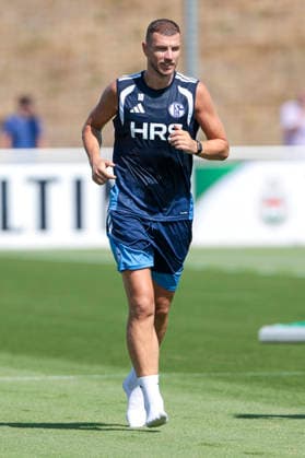 04.08.2026, Fussball, Training des FC Schalke 04. Edin Dzeko (FC Schalke 04). Gelsenkirchen Trainingsgelände FC Schalke 04 NRW Deutschland xRHR-FOTO YYx Copyright: RHR-FOTOx RHR-FOTO YY