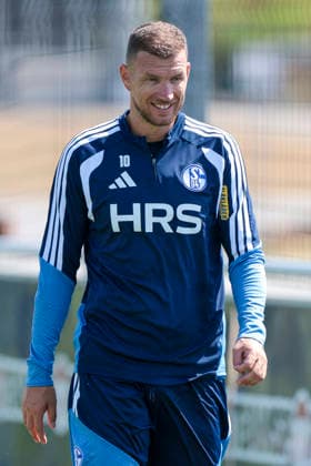 04.08.2026, Fussball, Training des FC Schalke 04. Edin Dzeko (FC Schalke 04). Gelsenkirchen Trainingsgelände FC Schalke 04 NRW Deutschland xRHR-FOTO YYx Copyright: RHR-FOTOx RHR-FOTO YY