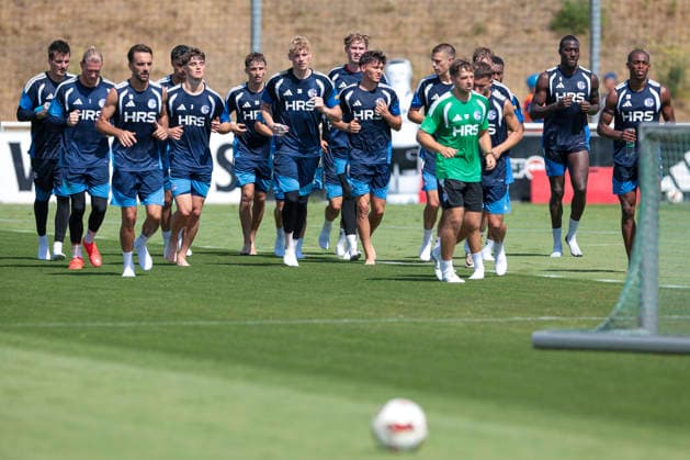 04.08.2026, Fussball, Training des FC Schalke 04. v. l. Torwart Kevin Müller (FC Schalke 04), Torwart Loris Karius (FC Schalke 04), Kenan Karaman (FC Schalke 04), Dylan Leonard (FC Schalke 04), Vitalie Becker (FC Schalke 04), Torwart Johannes Siebeking (FC Schalke 04), Torwart Luca Alexander Happe FC Schalke 04 U23), Louis Tober (FC Schalke 04 U23), Magnus Rösner (FC Schalke 04 U23), Bryan Lasme (FC Schalke 04), Junior Adamu (FC Schalke 04). Gelsenkirchen Trainingsgelände FC Schalke 04 NRW Deutschland xRHR-FOTO YYx Copyright: RHR-FOTOx RHR-FOTO YY