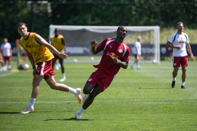 Ezechiel Banzuzi (RB Leipzig, 06), rechts RB Leipzig, Fussball, Trainingslager Austria, Saison Vorbereitung, Saison 2026 2027, GER, 04.08.2026, Eibner-Pressefoto Andreas Ulmer RB Leipzig, Fussball, Trainingslager Austria, Saison Vorbereitung, Saison 2026 2027, GER, 04.08.2026, Copyright: xEibner-Pressefoto AndreasxUlmerx EP_AUR