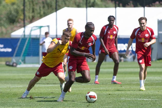 Ezechiel Banzuzi (RB Leipzig, 06) gegen Brajan Gruda (RB Leipzig, RB Leipzig, Fussball, Trainingslager Austria, Saison Vorbereitung, Saison 2026 2027, GER, 04.08.2026, RB Leipzig, Fussball, Trainingslager Austria, Saison Vorbereitung, Saison 2026 2027, GER, 04.08.2026, Copyright: xEibner-Pressefoto AndreasxUlmerx EP_AUR