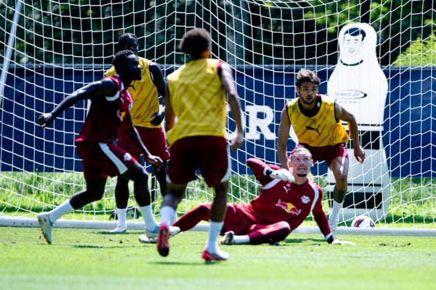 Maarten Vandevoordt (RB Leipzig, 26, Torhueter) klaert auf der Linie, RB Leipzig, Fussball, Trainingslager Austria, Saison Vorbereitung, Saison 2026 2027, GER, 04.08.2026, Eibner-Pressefoto Andreas Ulmer RB Leipzig, Fussball, Trainingslager Austria, Saison Vorbereitung, Saison 2026 2027, GER, 04.08.2026, Copyright: xEibner-Pressefoto AndreasxUlmerx EP_AUR