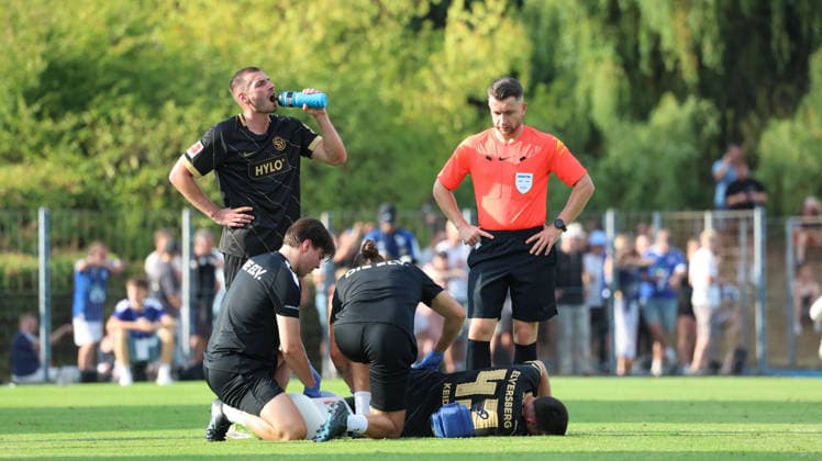04.08.2026, xrekx, Fussball Testspiel, SV Elversberg - Racing Straßburg v.l. Luca Sirch (SV 07 Elversberg) Felix Keidel (SV 07 Elversberg) verletzt, Verletzung, Schmerz, Schmerzen, injured, injury, pain, pains (DFL DFB REGULATIONS PROHIBIT ANY USE OF PHOTOGRAPHS as IMAGE SEQUENCES and or QUASI-VIDEO) Haguenau