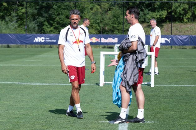 Martin Demichelis (RB Leipzig, Trainer), links mit Stefan Buck (RB Leipzig, Co Trainer), RB Leipzig, Fussball, Trainingslager Austria, Saison Vorbereitung, Saison 2026 2027, GER, 04.08.2026, Eibner-Pressefoto Andreas Ulmer RB Leipzig, Fussball, Trainingslager Austria, Saison Vorbereitung, Saison 2026 2027, GER, 04.08.2026, Copyright: xEibner-Pressefoto AndreasxUlmerx EP_AUR