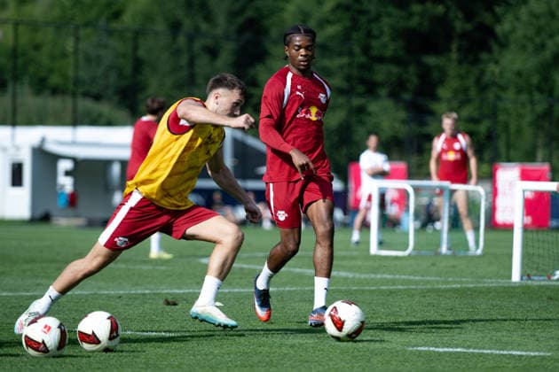 Brajan Gruda (RB Leipzig, 10), links gegen Joyeux Masanka Bungi, (RB Leipzig, 42), RB Leipzig, Fussball, Trainingslager Austria, Saison Vorbereitung, Saison 2026 2027, GER, 04.08.2026, Eibner-Pressefoto Andreas Ulmer RB Leipzig, Fussball, Trainingslager Austria, Saison Vorbereitung, Saison 2026 2027, GER, 04.08.2026, Copyright: xEibner-Pressefoto AndreasxUlmerx EP_AUR