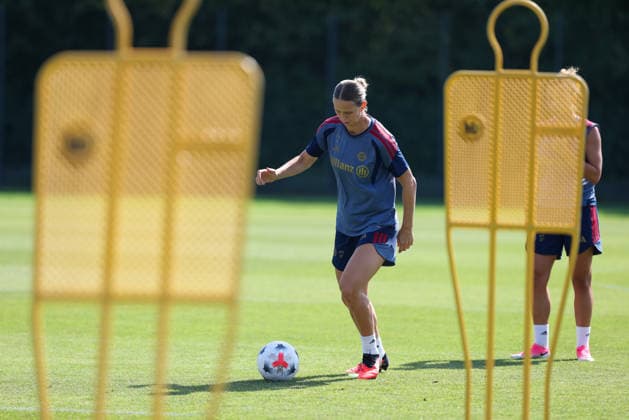 Klara Buehl (FC Bayern Muenchen, 17) mit Ball, GER, FC Bayern Muenchen Frauen Training, Fussball, Google Pixel Frauen-Bundesliga, Saison 2026 2027, 05.08.2026, GER, FC Bayern Muenchen Frauen Training, Fussball, Google Pixel Frauen-Bundesliga, Saison 2026 2027, 05.08.2026 Muenchen Copyright: xEibner-Pressefoto JennixMaulx EP_JML