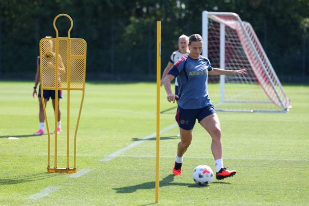 Klara Buehl (FC Bayern Muenchen, 17) mit Ball, GER, FC Bayern Muenchen Frauen Training, Fussball, Google Pixel Frauen-Bundesliga, Saison 2026 2027, 05.08.2026, GER, FC Bayern Muenchen Frauen Training, Fussball, Google Pixel Frauen-Bundesliga, Saison 2026 2027, 05.08.2026 Muenchen Copyright: xEibner-Pressefoto JennixMaulx EP_JML