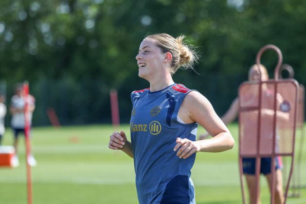 Alara Sehitler (FC Bayern Muenchen, 14) lacht, GER, FC Bayern Muenchen Frauen Training, Fussball, Google Pixel Frauen-Bundesliga, Saison 2026 2027, 05.08.2026, GER, FC Bayern Muenchen Frauen Training, Fussball, Google Pixel Frauen-Bundesliga, Saison 2026 2027, 05.08.2026 Muenchen Copyright: xEibner-Pressefoto JennixMaulx EP_JML