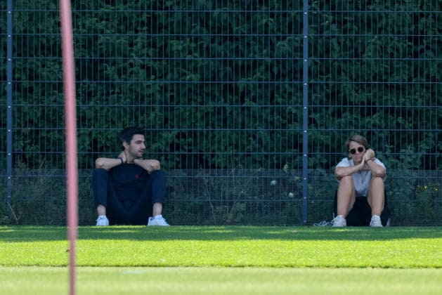 Francisco De Sa Fardilha (sportlicher Leitter FC Bayern Muenchen Frauenfussball) mit Bianca Rech (FC Bayern Muenchen, Abteilungsleiterin Frauenfussball) schauen beim Training zu, GER, FC Bayern Muenchen Frauen Training, Fussball, Google Pixel Frauen-Bundesliga, Saison 2026 2027, 05.08.2026, GER, FC Bayern Muenchen Frauen Training, Fussball, Google Pixel Frauen-Bundesliga, Saison 2026 2027, 05.08.2026 Muenchen Copyright: xEibner-Pressefoto JennixMaulx EP_JML