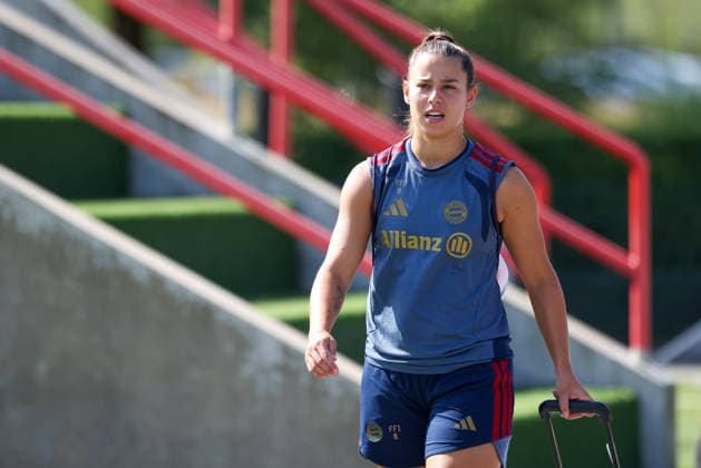 Lena Oberdorf (FC Bayern Muenchen, 08) vor dem Training, GER, FC Bayern Muenchen Frauen Training, Fussball, Google Pixel Frauen-Bundesliga, Saison 2026 2027, 05.08.2026, GER, FC Bayern Muenchen Frauen Training, Fussball, Google Pixel Frauen-Bundesliga, Saison 2026 2027, 05.08.2026 Muenchen Copyright: xEibner-Pressefoto JennixMaulx EP_JML