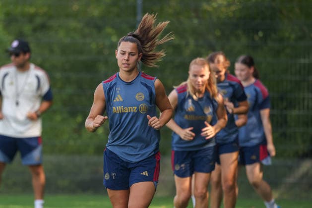 Lena Oberdorf (FC Bayern Muenchen, 08) beim Laufen, GER, FC Bayern Muenchen Frauen Training, Fussball, Google Pixel Frauen-Bundesliga, Saison 2026 2027, 05.08.2026, GER, FC Bayern Muenchen Frauen Training, Fussball, Google Pixel Frauen-Bundesliga, Saison 2026 2027, 05.08.2026 Muenchen Copyright: xEibner-Pressefoto JennixMaulx EP_JML