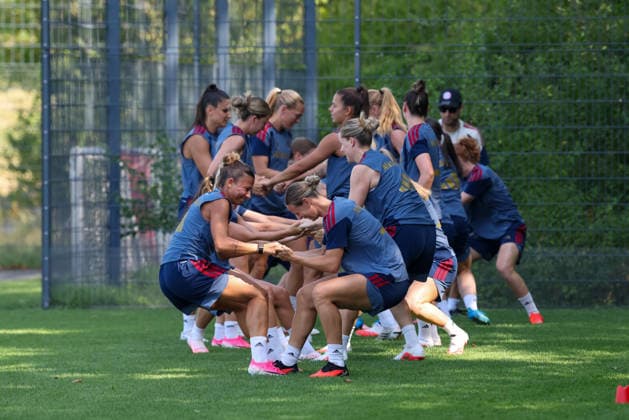 Die Spielerinnen des FC Bayern Muenchen machen eine Uebung beim Training, GER, FC Bayern Muenchen Frauen Training, Fussball, Google Pixel Frauen-Bundesliga, Saison 2026 2027, 05.08.2026, GER, FC Bayern Muenchen Frauen Training, Fussball, Google Pixel Frauen-Bundesliga, Saison 2026 2027, 05.08.2026 Muenchen Copyright: xEibner-Pressefoto JennixMaulx EP_JML