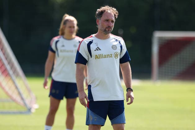 Jose Barcala (FC Bayern Muenchen, Chef-Trainer), GER, FC Bayern Muenchen Frauen Training, Fussball, Google Pixel Frauen-Bundesliga, Saison 2026 2027, 05.08.2026, GER, FC Bayern Muenchen Frauen Training, Fussball, Google Pixel Frauen-Bundesliga, Saison 2026 2027, 05.08.2026 Muenchen Copyright: xEibner-Pressefoto JennixMaulx EP_JML