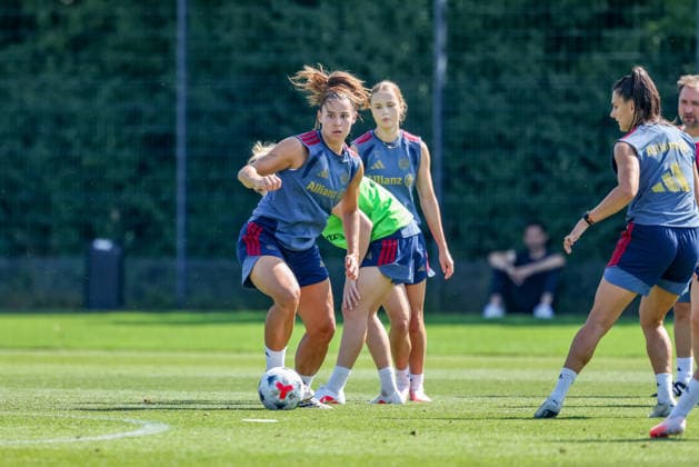 Lena Oberdorf (FC Bayern Muenchen, 08) mit Ball im Trainingsspiel, GER, FC Bayern Muenchen Frauen Training, Fussball, Google Pixel Frauen-Bundesliga, Saison 2026 2027, 05.08.2026, GER, FC Bayern Muenchen Frauen Training, Fussball, Google Pixel Frauen-Bundesliga, Saison 2026 2027, 05.08.2026 Muenchen Copyright: xEibner-Pressefoto JennixMaulx EP_JML