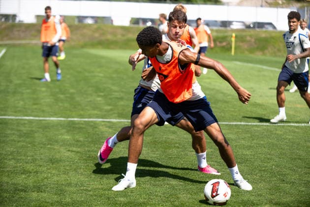 Bambase Conte, (TSG Hoffenheim, 20) am Ball, TSG Hoffenheim, Fussball, Trainingslager, Saison Vorbereitung, Saison 2026 2027, GER, 05.08.2026, Eibner-Pressefoto Andreas Ulmer TSG Hoffenheim, Fussball, Trainingslager, Saison Vorbereitung, Saison 2026 2027, GER, 05.08.2026, Copyright: xEibner-Pressefoto AndreasxUlmerx EP_AUR