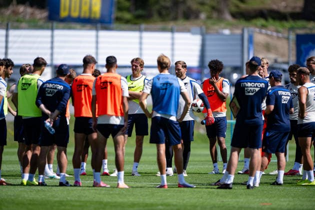 Mannschaftsbesprechung mit Torhuetern, mittig steht Oliver Baumann, (TSG Hoffenheim, 01), TSG Hoffenheim, Fussball, Trainingslager, Saison Vorbereitung, Saison 2026 2027, GER, 05.08.2026, Eibner-Pressefoto Andreas Ulmer TSG Hoffenheim, Fussball, Trainingslager, Saison Vorbereitung, Saison 2026 2027, GER, 05.08.2026, Copyright: xEibner-Pressefoto AndreasxUlmerx EP_AUR