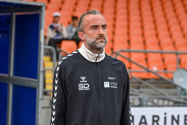 Dario Fossi (VfB Oldenburg, Trainer) konzentriert fokussiert VfB Oldenburg vs. SV Drochtersen Assel, Fussball, Regionalliga Nord, 2. Spieltag, Saison 2026 2027, 07.08.2026, VfB Oldenburg vs. SV Drochtersen Assel, Fussball, Regionalliga Nord, 2. Spieltag, Saison 2026 2027, 07.08.2026 Oldenburg Copyright: xEibner-Pressefoto RobertxGertzenx EP_RGN
