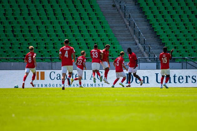 Die Mannschaft von TSV Havelse 1912 jubelt ueber das Tor zum 1:0 durch Niklas Tauer (TSV Havelse 1912, 05) GER, TSV Havelse 1912 vs. VfB Stuttgart II, Fussball, 3. Liga, 1. Spieltag, Spielzeit 2026 2027, 08.08.2026 DFL Regulations prohibit any use of photographers as image sequences and or quasi-video. GER, TSV Havelse 1912 vs. VfB Stuttgart II, Fussball, 3. Liga, 1. Spieltag, Spielzeit 2026 2027, 08.08.2026 Hannover Copyright: xEibner-Pressefoto JanxRollingerx EP_JSK