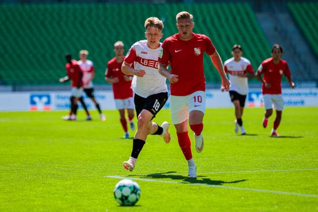 (L-R) Julian Lueers (VfB Stuttgart II, 18), Kevin Schumacher (TSV Havelse 1912, 10) im Zweikampf mit GER, TSV Havelse 1912 vs. VfB Stuttgart II, Fussball, 3. Liga, 1. Spieltag, Spielzeit 2026 2027, 08.08.2026 DFL Regulations prohibit any use of photographers as image sequences and or quasi-video. GER, TSV Havelse 1912 vs. VfB Stuttgart II, Fussball, 3. Liga, 1. Spieltag, Spielzeit 2026 2027, 08.08.2026 Hannover Copyright: xEibner-Pressefoto JanxRollingerx EP_JSK