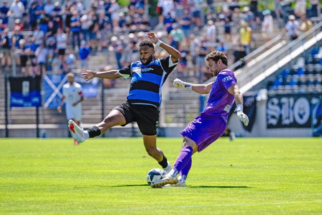 Godwin McDonald (FSV Frankfurt, 27), David Nreca-Bisinger (VfR Mannheim, 01) FSV Frankfurt vs. VfR Mannheim, Fussball, Regionalliga Suedwest, 1. Spieltag, Saison 2026 2027, 08.08.2026 Eibner-Pressefoto Attila Ziga FSV Frankfurt vs. VfR Mannheim, Fussball, Regionalliga Suedwest, 1. Spieltag, Saison 2026 2027, 08.08.2026 Frankfurt Copyright: xEibner-Pressefotox EP_AZA