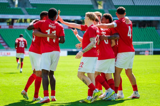 Die Mannschaft von TSV Havelse 1912 jubelt ueber das Tor zum 2:1 durch Jesse Tugbenyo (TSV Havelse 1912, 33) GER, TSV Havelse 1912 vs. VfB Stuttgart II, Fussball, 3. Liga, 1. Spieltag, Spielzeit 2026 2027, 08.08.2026 DFL Regulations prohibit any use of photographers as image sequences and or quasi-video. GER, TSV Havelse 1912 vs. VfB Stuttgart II, Fussball, 3. Liga, 1. Spieltag, Spielzeit 2026 2027, 08.08.2026 Hannover Copyright: xEibner-Pressefoto JanxRollingerx EP_JSK