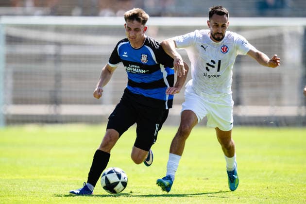Nick Doktorczyk (FSV Frankfurt, 15), Lukas Rupp (VfR Mannheim, 33) FSV Frankfurt vs. VfR Mannheim, Fussball, Regionalliga Suedwest, 1. Spieltag, Saison 2026 2027, 08.08.2026 Eibner-Pressefoto Attila Ziga FSV Frankfurt vs. VfR Mannheim, Fussball, Regionalliga Suedwest, 1. Spieltag, Saison 2026 2027, 08.08.2026 Frankfurt Copyright: xEibner-Pressefotox EP_AZA