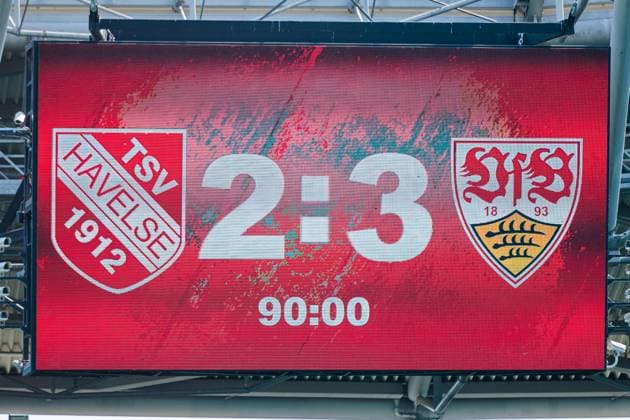 Der Endstand von 2:3 wird auf einer Anzeigetafel angezeigt GER, TSV Havelse 1912 vs. VfB Stuttgart II, Fussball, 3. Liga, 1. Spieltag, Spielzeit 2026 2027, 08.08.2026 DFL Regulations prohibit any use of photographers as image sequences and or quasi-video. GER, TSV Havelse 1912 vs. VfB Stuttgart II, Fussball, 3. Liga, 1. Spieltag, Spielzeit 2026 2027, 08.08.2026 Hannover Copyright: xEibner-Pressefoto JanxRollingerx EP_JSK