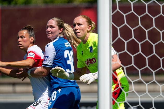 08.08.2026, GER, Fussball, Frauen, Testspiel, Saison 2026 2027, VfB Stuttgart vs TSG 1899 Hoffenheim Laura Dick ( Hoffenheim, 01 ), Nadine Bitzer ( Hoffenheim, 30 ), Nicole Billa ( VfB Stuttgart, 26 ), Stuttgart Robert-Schlienz-Stadion Baden-Württemberg Deutschland Copyright: xNordphoto Memmlerx