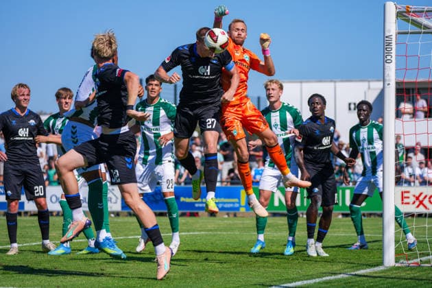 Steffen Tigges (SC Paderborn 07, 27), Alexander Schlager (Werder Bremen, 30), Deutschland: Fussball, Saison 2026 27, zweites Testspiel des Tages, 08.08.2026, Werder Bremen vs SC Paderborn 07, Stadion am Oyther Berg (Oythe, Vechta, Niedersachsen) Copyright: xLeonxFrickx