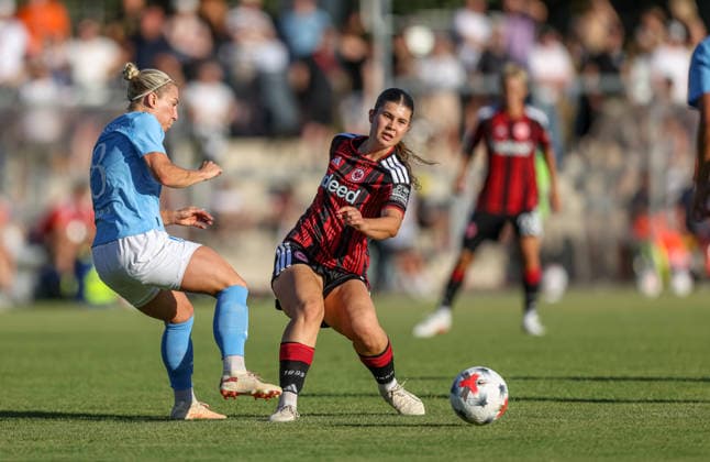 GER, Frankfurt, Eintracht Frankfurt vs Malmö FF, UEFA Womens Champions League, Fussball, UEFA, Spielzeit 2026 2027, Stadion am Brentanobad, Qualifikation, Finale im Bild v.l.: Mia Persson (Malmö FF 8), Noemi Ivelj (Eintracht Frankfurt Frauen 4) DFB DFL REGULATIONS PROHIBIT ANY USE OF PHOTOGRAPHS AS IMAGE SEQUENCES AND OR QUASI-VIDEO, 08.08.2026 Copyright: HMBxMedia HendrikxHamelau