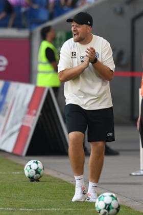 Trainer Lucas Beniermann ( SV Meppen 1912 ) feuert sein Team an. GER, MSV Duisburg vs SV Meppen 1912, Fussball, 3. Liga, 1. Spieltag, Spielzeit 2026 2027, 08.08.2026 DFL DFB REGULATIONS PROHIBIT ANY USE OF PHOTOGRAPHS AS IMAGE SEQUENCES AND OR QUASI-VIDEO GER, MSV Duisburg vs SV Meppen 1912, Fussball, 3. Liga, 1. Spieltag, Spielzeit 2026 2027, 08.08.2026 Duisburg Copyright: xEibner-Pressefoto ThomasxThienelx EP_TTL