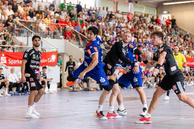 Yonatan DAYAN (HBW Balingen-Weilstetten, 34) erzielt ein Tor, Aktion, Torwurf GER, HBW Balingen-Weilstetten vs. HC Erlangen, Handball, Vorbereitung, Turnier, S-Cup Altensteig, Spiel um Platz 3, Spielzeit 2026 2027, 09.08.2026, GER, HBW Balingen-Weilstetten vs. HC Erlangen, Handball, Vorbereitung, Turnier, S-Cup Altensteig, Spiel um Platz 3, Spielzeit 2026 2027, 09.08.2026, Altensteig Copyright: xEibnerxPressefoto OliverxSchmidtx EP_OST
