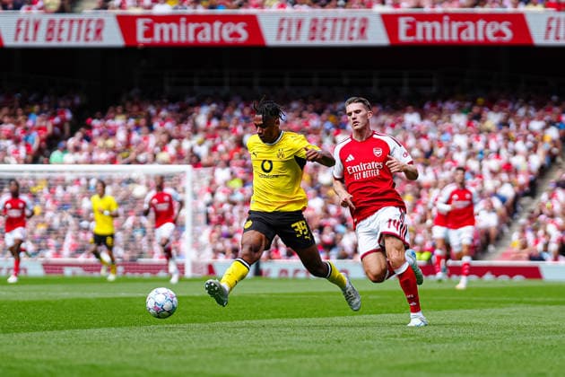 Filippo Mane (Borussia Dortmund, 39), Riccardo Calafiori (FC Arsenal, 33) GER, FC Arsenal vs. Borussia Dortmund, Fußball, Emirates Cup 2026, Saison 2026 2027, 09.08.2026 GER, FC Arsenal vs. Borussia Dortmund, Fußball, Emirates Cup 2026, Saison 2026 2027, 09.08.2026 London Copyright: xEibner-Pressefoto MarcelxvonxFehrnx EP_MFN_P