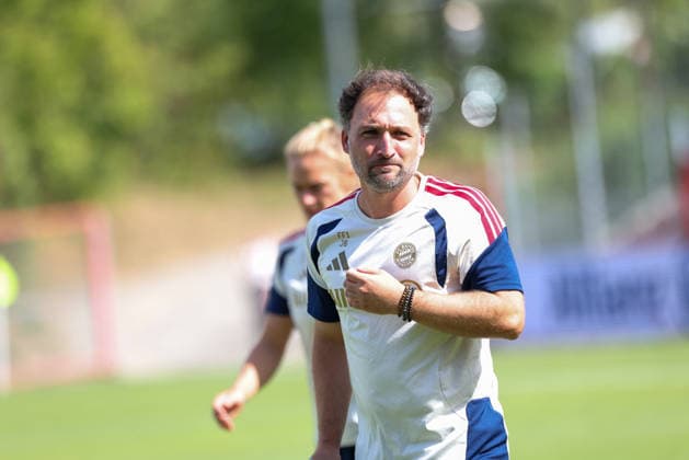 Jose Barcala (FC Bayern Muenchen, Chef-Trainer), GER, FC Bayern Muenchen vs. Paris FC, Fussball, Testspiel, Saison 2026 2027, 09.08.2026, GER, FC Bayern Muenchen vs. Paris FC, Fussball, Testspiel, Saison 2026 2027, 09.08.2026 Unterhaching Copyright: xEibner-Pressefoto JennixMaulx EP_JML