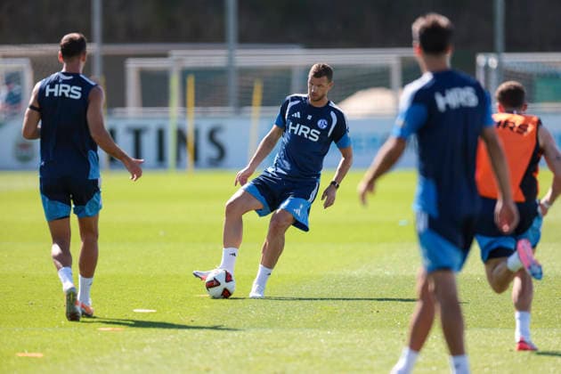 12.08.2026, Fussball, Training des FC Schalke 04. Edin Dzeko (FC Schalke 04). Gelsenkirchen Trainingsgelände FC Schalke 04 NRW Deutschland xRHR-FOTO YYx Copyright: RHR-FOTOx RHR-FOTO YY