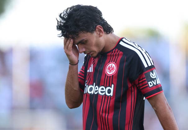12.08.2026, Fussball Testspiel, FSV Frankfurt - Eintracht Frankfurt, v.l., Can Uzun (Eintracht Frankfurt) enttaeuscht, enttaeuscht schauend, dissapointed, traurig, frustiert, frust, gefrustet, frustrated DFL DFB REGULATIONS PROHIBIT ANY USE OF PHOTOGRAPHS AS IMAGE SEQUENCES AND OR QUASI-VIDEO. xdcx Copyright: HMBxMedia Claus
