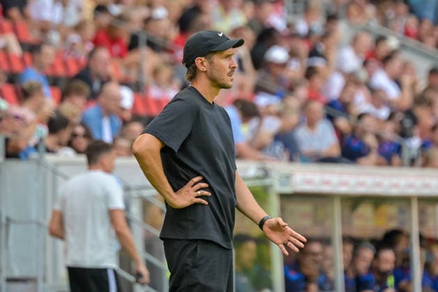 Julian Schuster (SC Freiburg, Trainer) mit Gestik GER, SC Freiburg vs Crystal Palace FC, Fussball, Testspiel, , Saison 2026 2027, 15.08.2026 GER, SC Freiburg vs Crystal Palace FC, Fussball, Testspiel, , Saison 2026 2027, 15.08.2026 Freiburg Copyright: xEibner-Pressefotox EP_THS