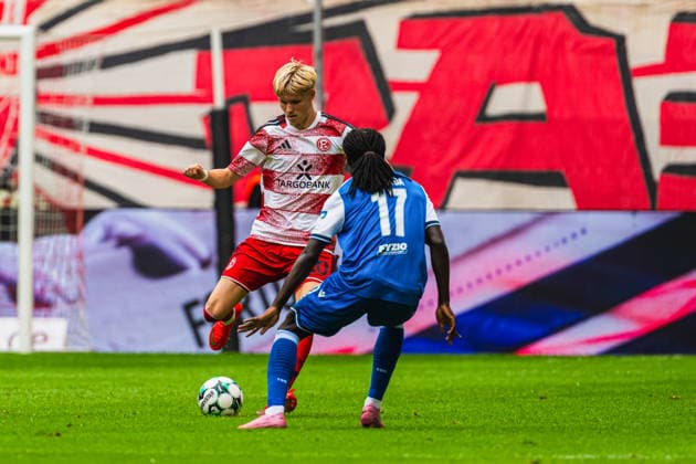 Felix Meiser (Fortuna Düsseldorf, 20) im Spielaufbau gegen Blessing Makanda (TSG Hoffenheim II, 17) Fortuna Duesseldorf vs. TSG Hoffenheim II, Fussball, 3.Liga, 02.Spieltag, Saison 2026 27, 15.08.2026, DFL REGULATIONS PROHIBIT ANY USE OF PHOTOGRAPHS AS IMAGE SEQUENCES AND OR QUASI-VIDEO, Fortuna Duesseldorf vs. TSG Hoffenheim II, Fussball, 3.Liga, 2.Spieltag, Saison 2026 27, 15.08.2026 Düsseldorf Copyright: xEibner-Pressefoto LukasxBaldygax EP_LBA