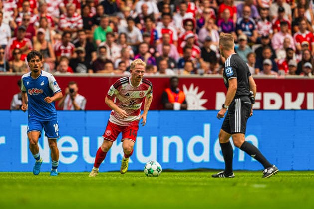 Yasin Zor (TSG Hoffenheim II, 10), Jomaine Consbruch (Fortuna Düsseldorf, 14) am Ball, Martin Wilke (Schiedsrichter) Fortuna Duesseldorf vs. TSG Hoffenheim II, Fussball, 3.Liga, 02.Spieltag, Saison 2026 27, 15.08.2026, DFL REGULATIONS PROHIBIT ANY USE OF PHOTOGRAPHS AS IMAGE SEQUENCES AND OR QUASI-VIDEO, Fortuna Duesseldorf vs. TSG Hoffenheim II, Fussball, 3.Liga, 2.Spieltag, Saison 2026 27, 15.08.2026 Düsseldorf Copyright: xEibner-Pressefoto LukasxBaldygax EP_LBA
