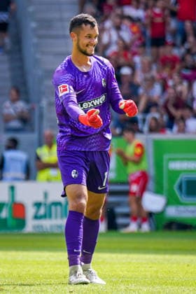 Deutschland: Fußball, Saisoneröffnung, Testspiel, Freundschaftsspiel, 15.08.2026 SC Freiburg vs Crystal Palace FC (England) Europa-Park Stadion (Freiburg im Breisgau): Mio Backhaus (SC Freiburg, 1) Mimik, Gesichtsausdruck, Emotion, Freude, Emotionen, Jubel, Sponsoren, Werbung, Wirtschaft, Trikotwerbung Ausrüstung Lexware Copyright: xJOERANxSTEINSIEKx