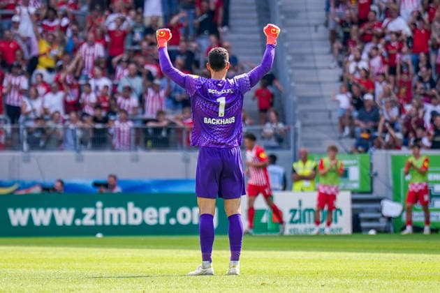 Deutschland: Fußball, Saisoneröffnung, Testspiel, Freundschaftsspiel, 15.08.2026 SC Freiburg vs Crystal Palace FC (England) Europa-Park Stadion (Freiburg im Breisgau): Mio Backhaus (SC Freiburg, 1) Mimik, Gesichtsausdruck, Emotion, Freude, Emotionen, Jubel, Sponsoren, Werbung, Wirtschaft, Trikotwerbung Ausrüstung Lexware Copyright: xJOERANxSTEINSIEKx