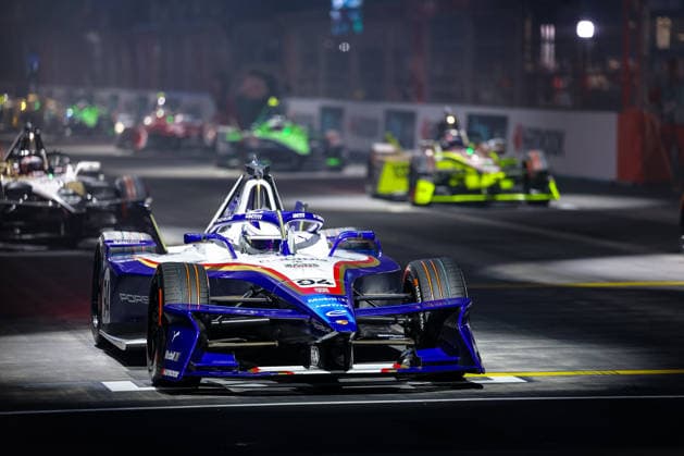 Pascal Wehrlein (Porsche Formula E Team, 94) auf der Pole, Startaufstellung, ABB FIA Formula E World Championship, WM, Weltmeisterschaft London e-Prix 2026, Vereinigtes Koenigreich, Saison 12 2025 26, Runde 16, 15.07.2026, ABB FIA Formula E World Championship, London e-Prix 2026, Vereinigtes Koenigreich, Saison 12 2025 26, Runde 16, 15.07.2026 London Copyright: xEibner-Pressefoto LauraxRoemerx EP_LRR