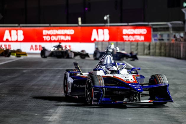 Pascal Wehrlein (Porsche Formula E Team, 94) während waehrend des Rennens, ABB FIA Formula E World Championship, WM, Weltmeisterschaft London e-Prix 2026, Vereinigtes Koenigreich, Saison 12 2025 26, Runde 16, 15.07.2026, ABB FIA Formula E World Championship, London e-Prix 2026, Vereinigtes Koenigreich, Saison 12 2025 26, Runde 16, 15.07.2026 London Copyright: xEibner-Pressefoto LauraxRoemerx EP_LRR